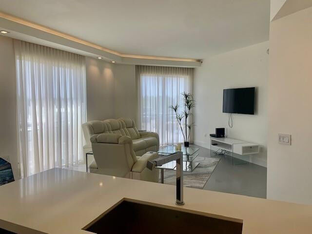 Property Photo: 2631 NE 14th Avenue 310 FL 33334