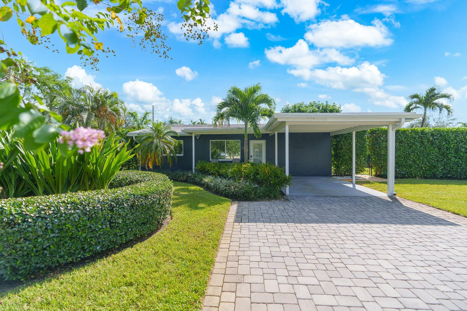 Property Photo:  2100 NW 3rd Avenue  FL 33311 