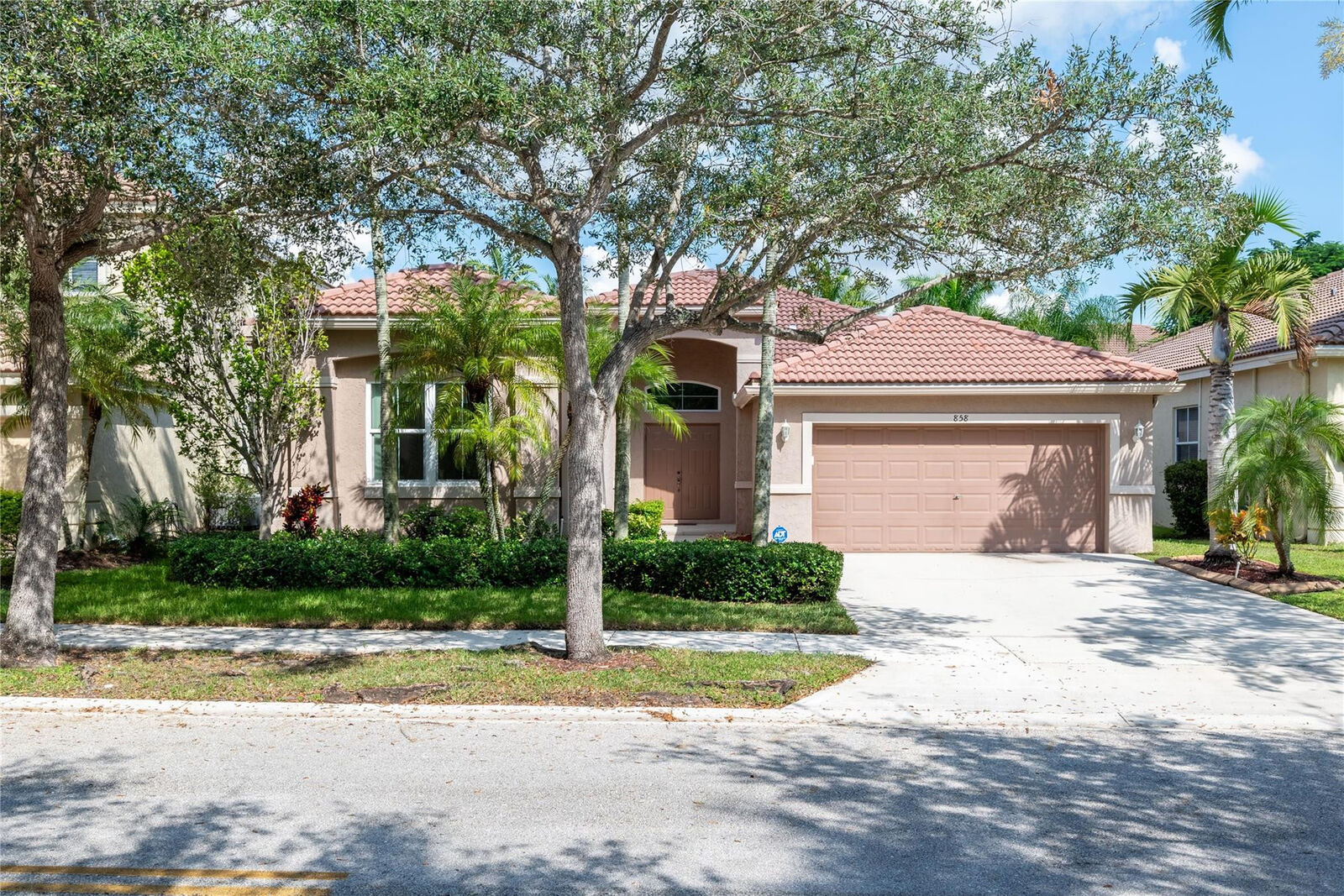 Property Photo:  858 Vanda Terrace  FL 33327 