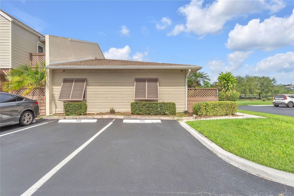 Property Photo:  100 E Hemingway Circle 100  FL 33063 