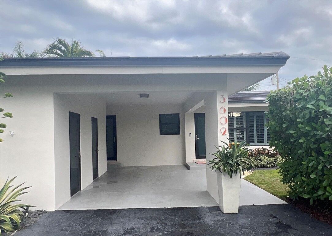 Property Photo: 3602 NE 19th Avenue FL 33308