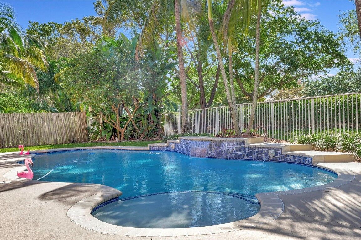 Property Photo:  3926 Hawks Court  FL 33331 