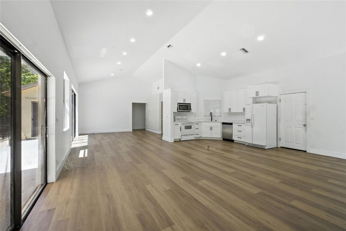 Property Photo: 5172 NW 53rd Avenue FL 33073