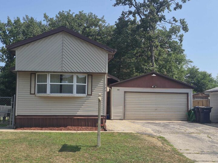 Property Photo: 125 Falling Creek Circle 125 WI 53548