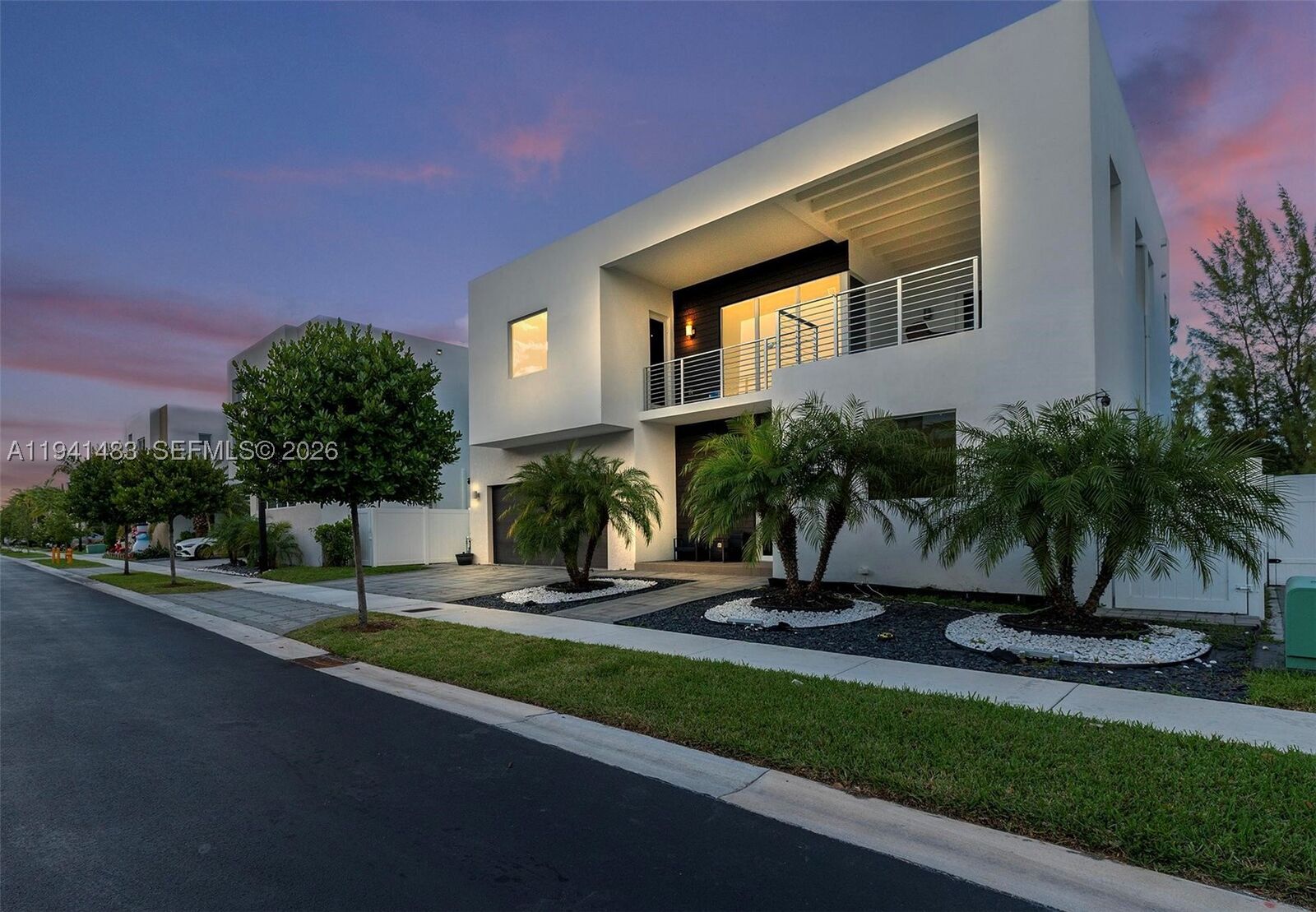 Property Photo:  10055 NW 77th St  FL 33178 