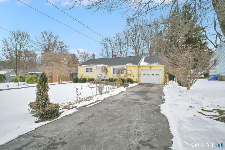 Property Photo:  72 Concord Circle  CT 06109 