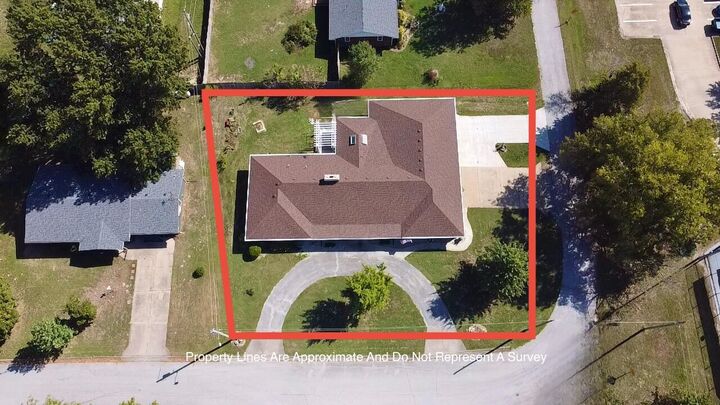 Property Photo:  1118 S Main Avenue  MO 65613 