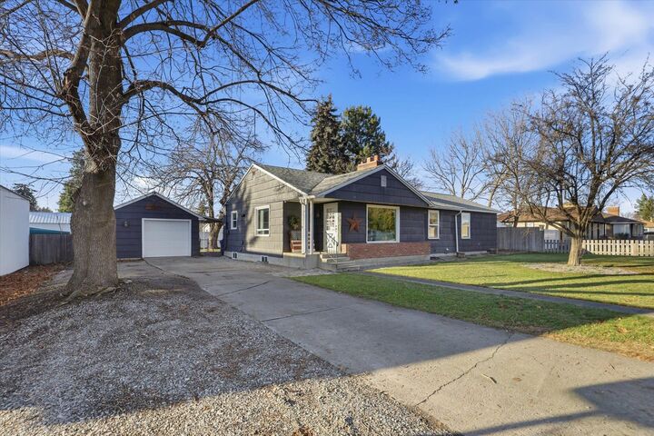 Property Photo:  417 N Burns Rd  WA 99216 