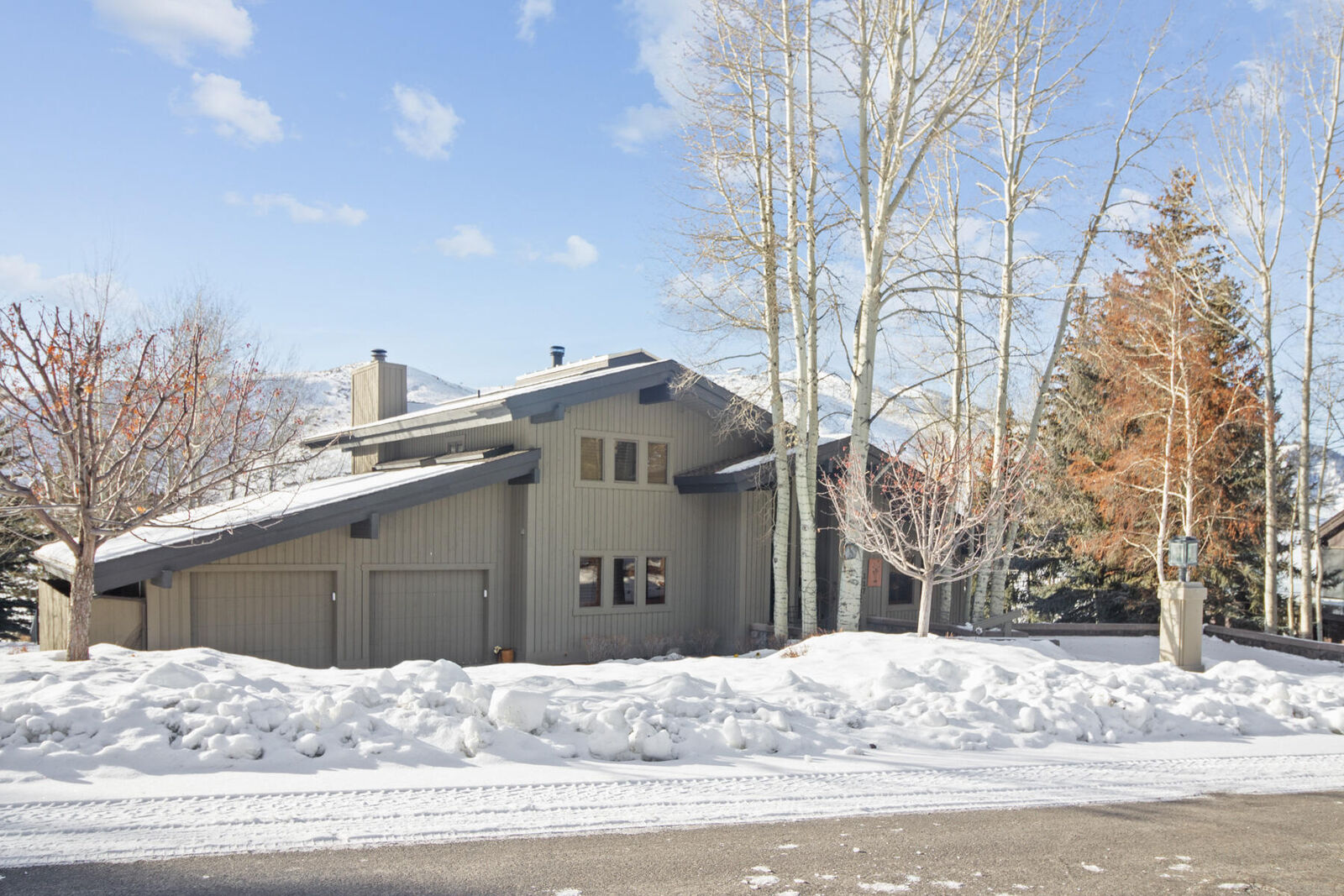 Property Photo:  117 Skyline Dr  ID 83353 