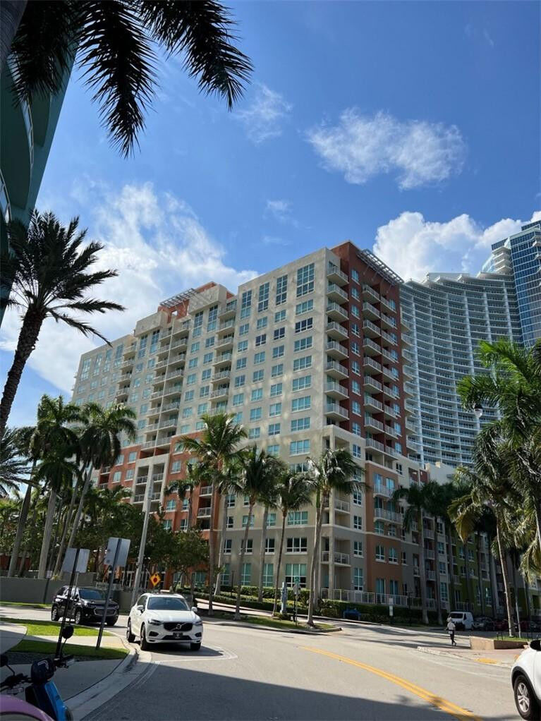 Property Photo:  2000 N Bayshore Drive 1604  FL 33137 