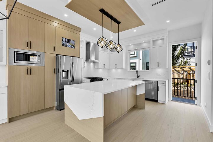 Photo de la propriété:  16649 18A Avenue 102  BC V3Z 1A2 