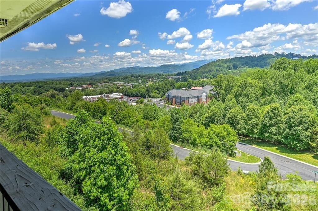 Property Photo: 29 Rotunda Circle NC 28806