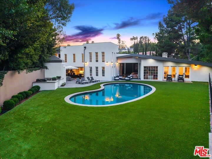 Property Photo:  1100 Pine Dr  CA 90210 