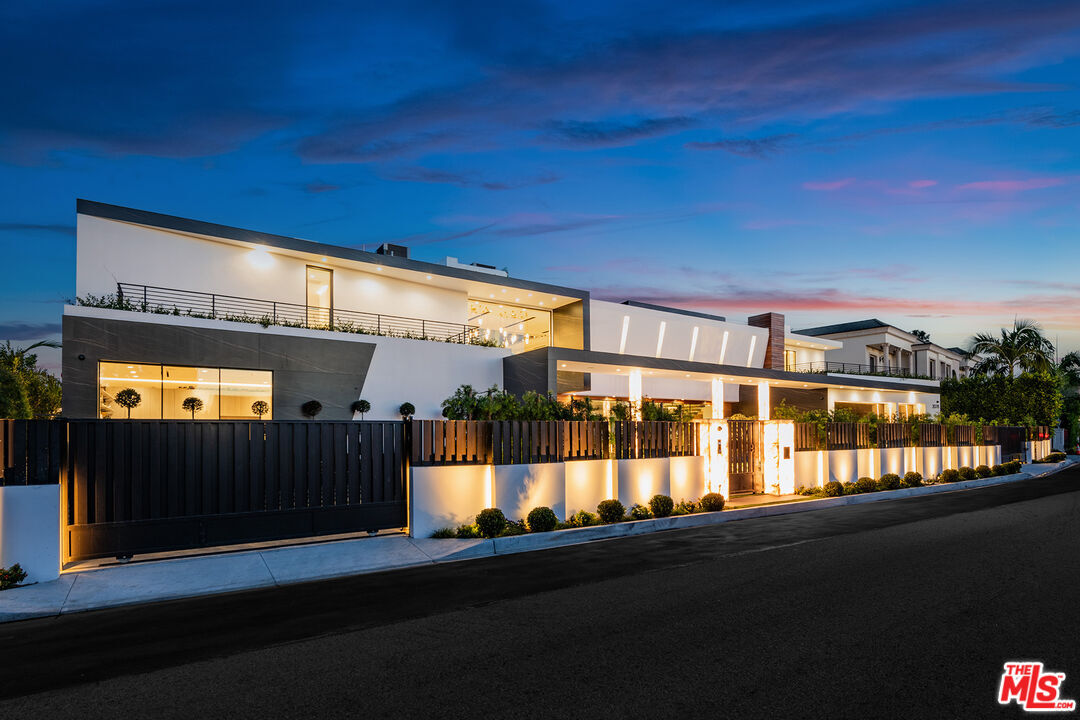 Property Photo: 2078 Stradella Rd CA 90077