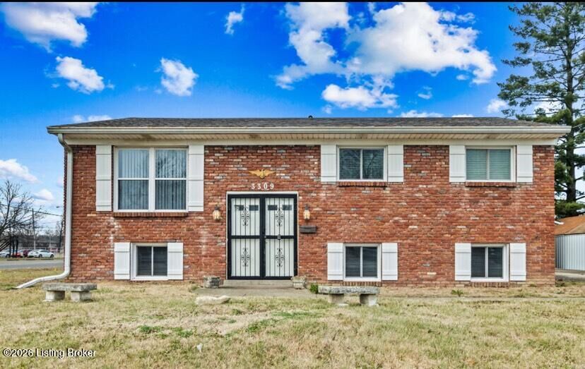 Property Photo: 3309 Twin Oak Ln KY 40219