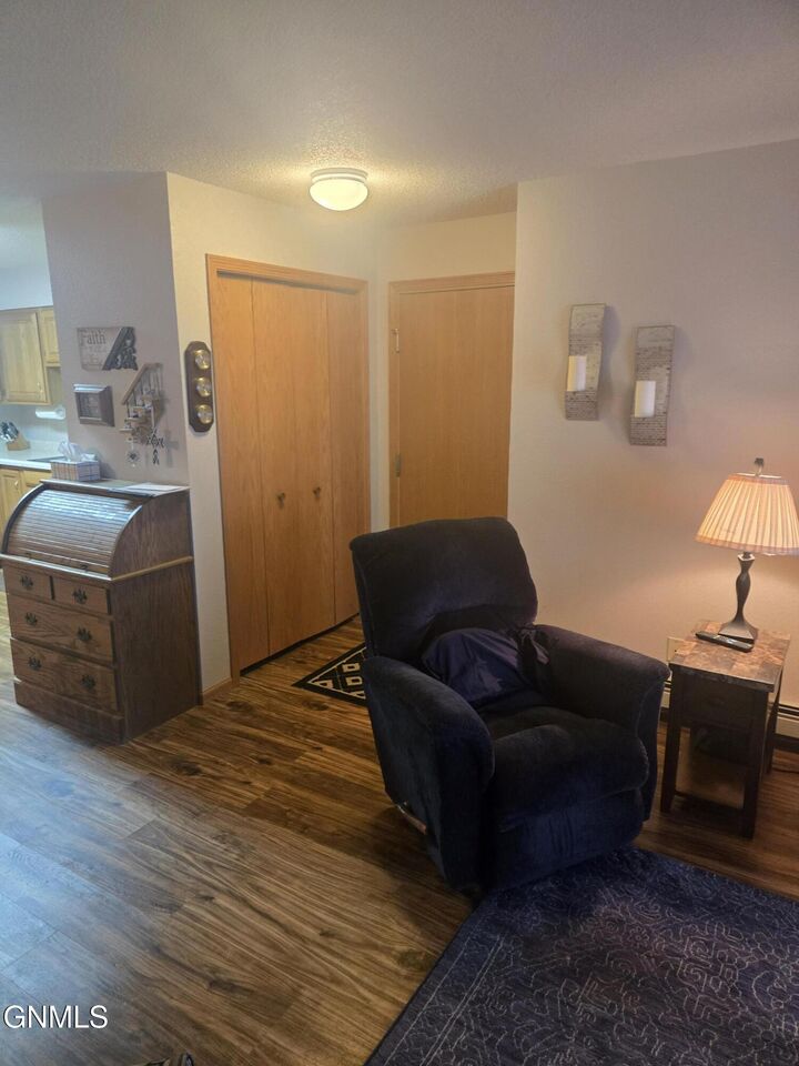 Property Photo:  2635 Gateway Avenue 7  ND 58503 