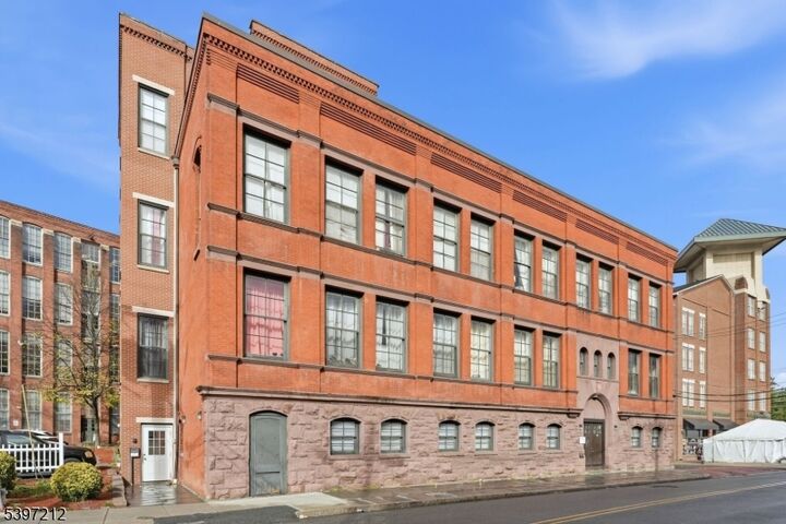 Property Photo:  19 Market St 205  NJ 07501 