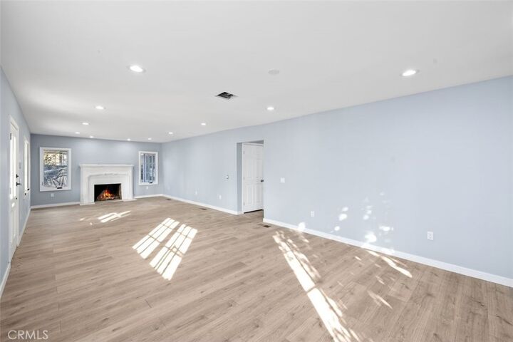 Property Photo:  376 S Hill  CA 91106 