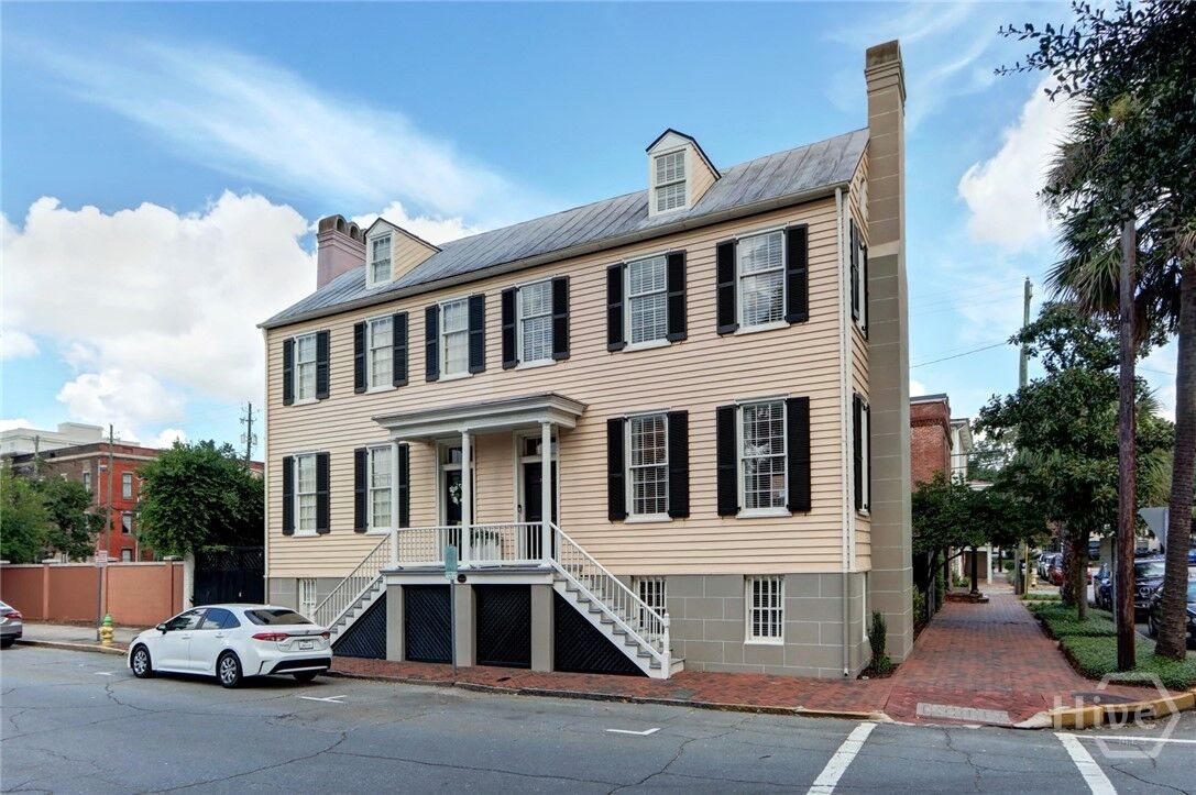 Property Photo: 326 E Bryan Street GA 31401