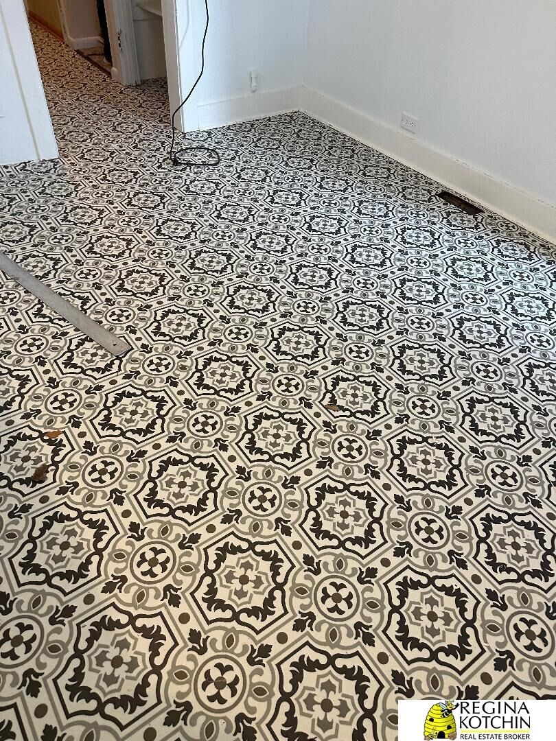 Property Photo:  1004 Glenwood Avenue 1, 2, 3  NE 68131 