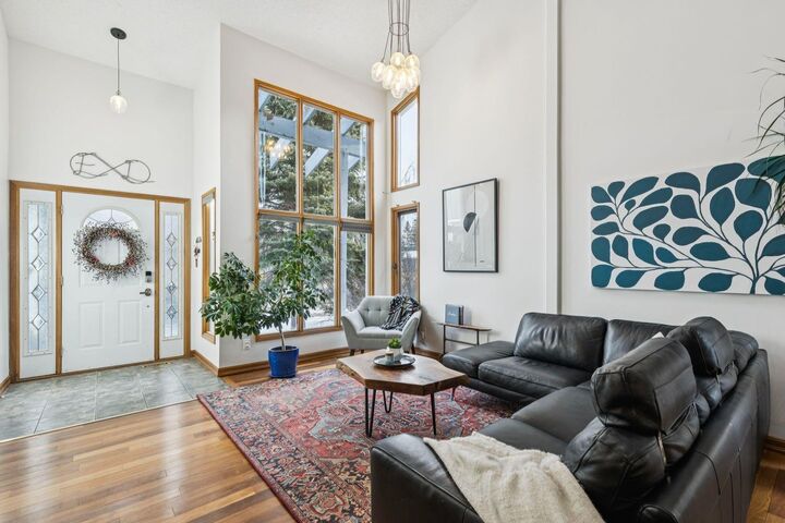 Property Photo:  715 Coach Bluff Crescent SW  AB T3H 1A9 