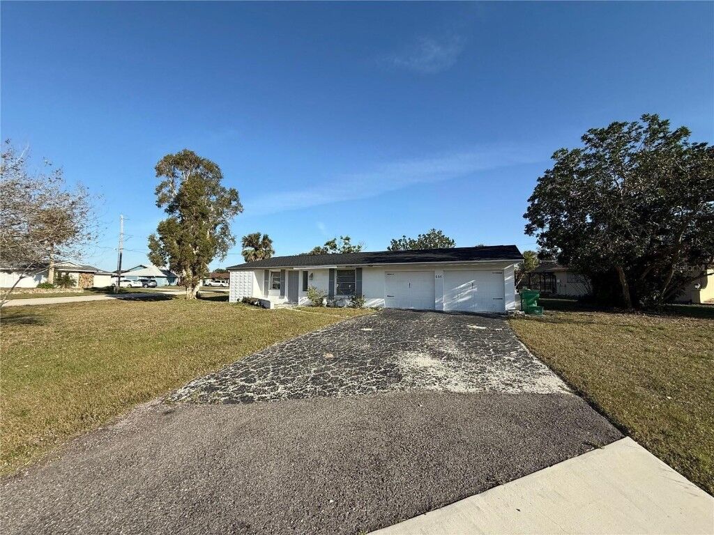 Property Photo: 690 NW Ennis Terrace FL 33952