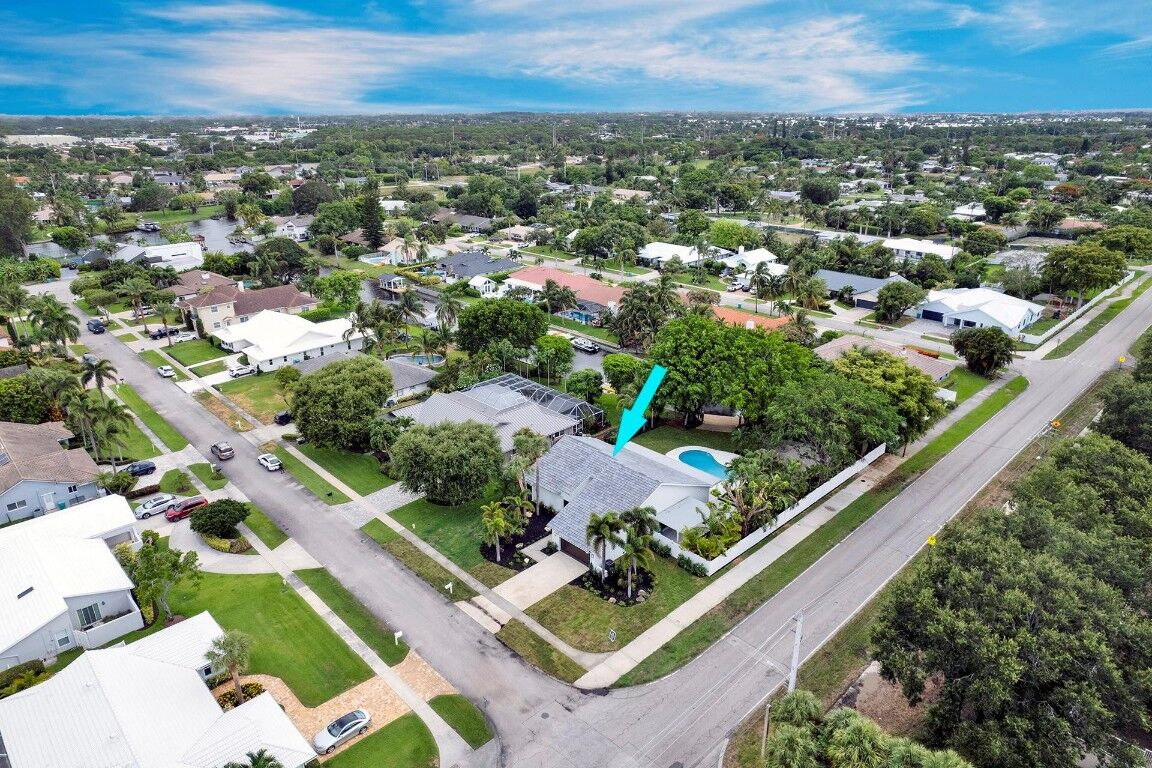 Property Photo: 701 SW 34th Avenue FL 33435