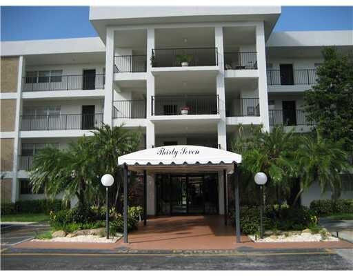 Property Photo:  3351 S Palm Aire Drive 403  FL 33069 