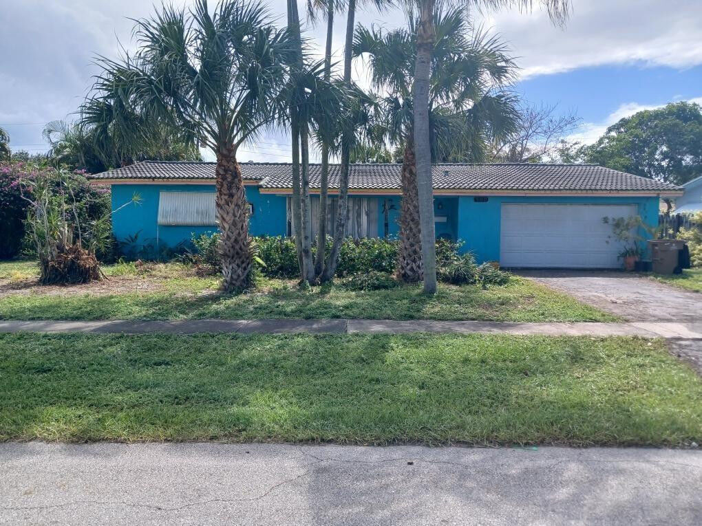 Property Photo: 500 SE 3rd Place FL 33441