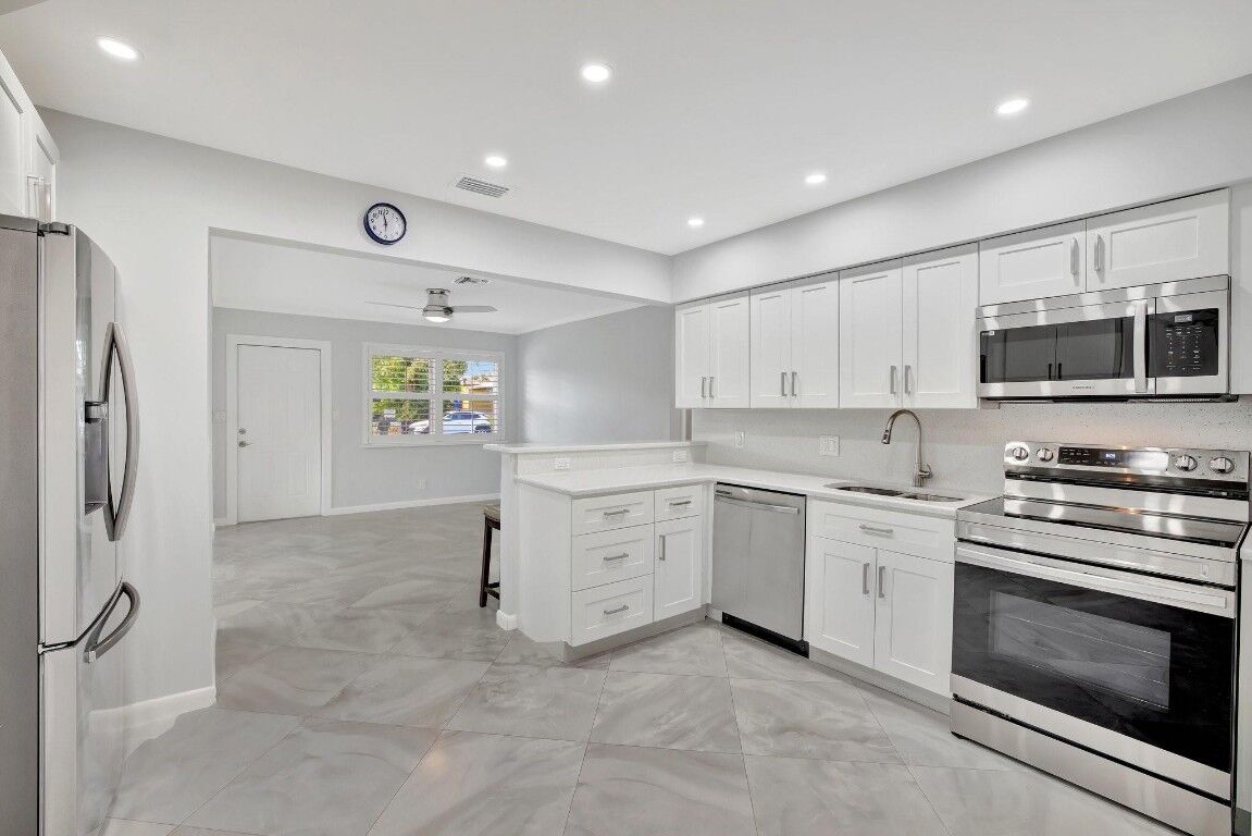 Property Photo: 1824 SW 29th Street FL 33315