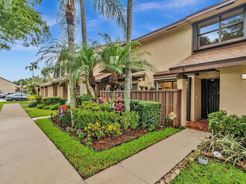 Property Photo:  3950 Cocoplum Circle D  FL 33063 
