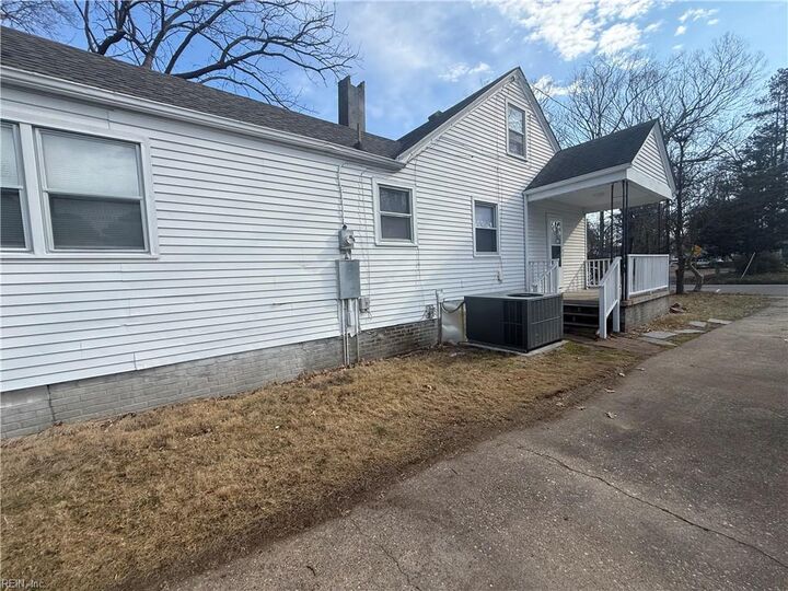 Property Photo:  4876 Robin Hood Rd  VA 23513 