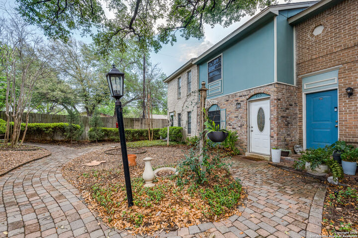 Property Photo:  2811 Woodbury 405  TX 78217 