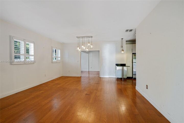 Property Photo: 500 Aragon Ave FL 33134