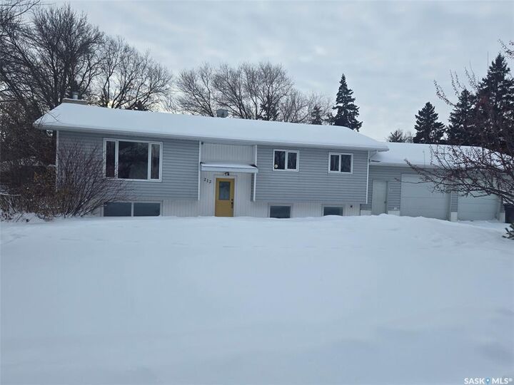 Property Photo:  212 4th Avenue E  SK S0G 3R0 