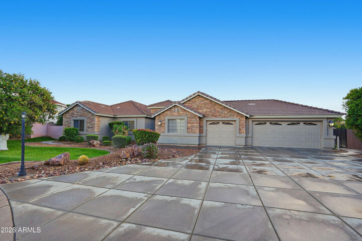 Property Photo: 4335 E Fox Circle AZ 85205