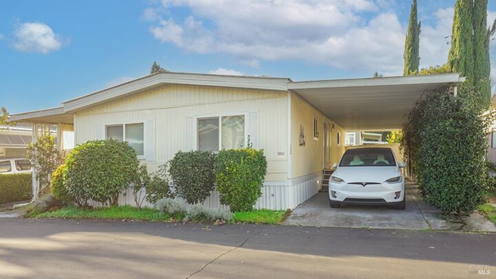 Property Photo:  2412 Foothill Boulevard 124  CA 94515 