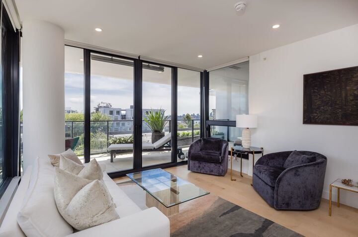 Property Photo: 135 E 13th Street 302 BC V7L 0J8