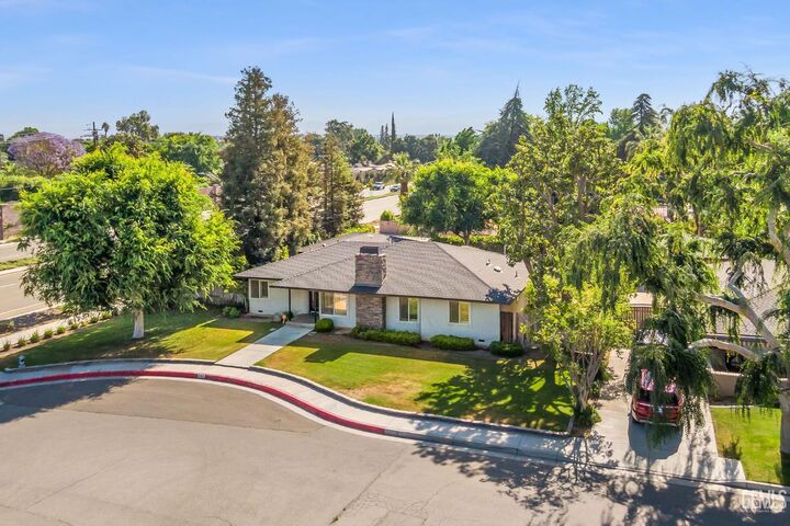 Property Photo: 2330 Myrtle Street CA 93301