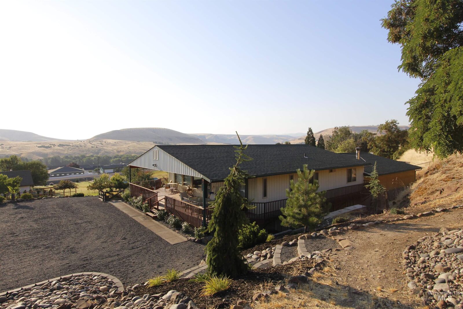 Property Photo: 3350 Clemans Rd WA 99403