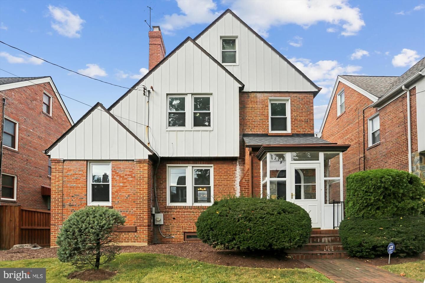 Property Photo:  1351 Somerset Place NW  DC 20011 