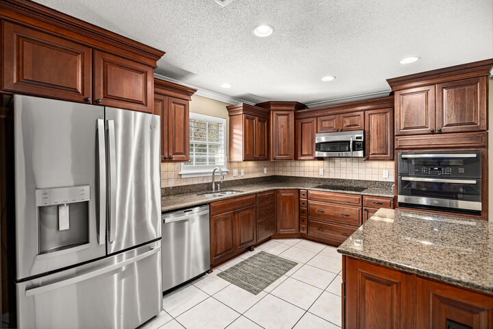 Property Photo:  337 Louise Circle  FL 32541 