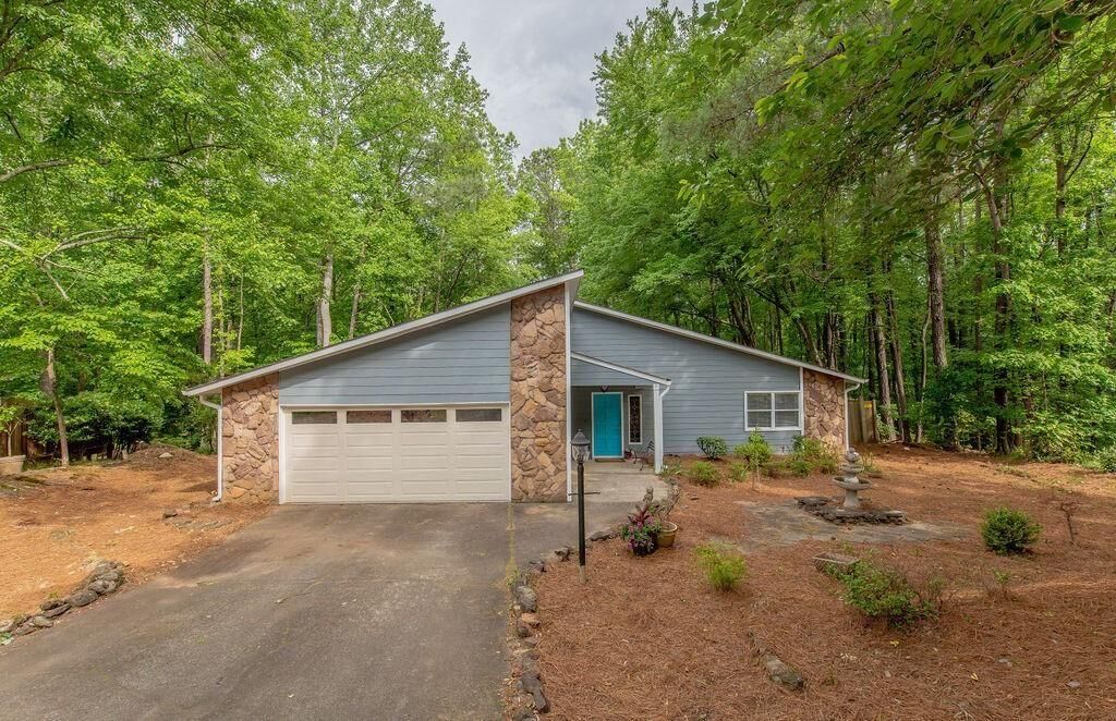 Property Photo:  180 Crabtree Drive W  GA 30076 