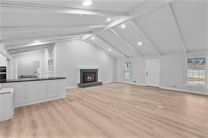 Property Photo: 1180 Lakeshore Circle GA 30501