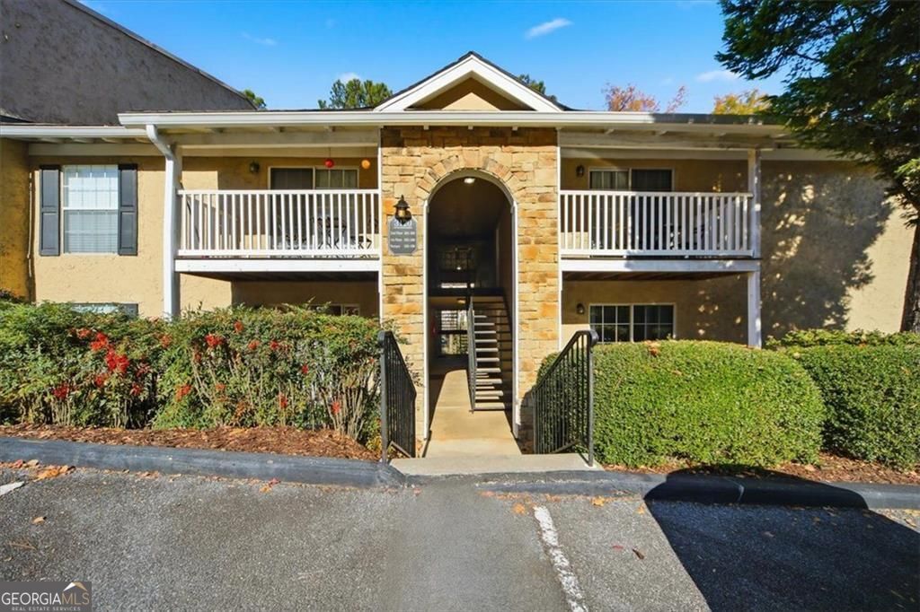 Property Photo: 3120 Seven Pines Court 205 GA 30339