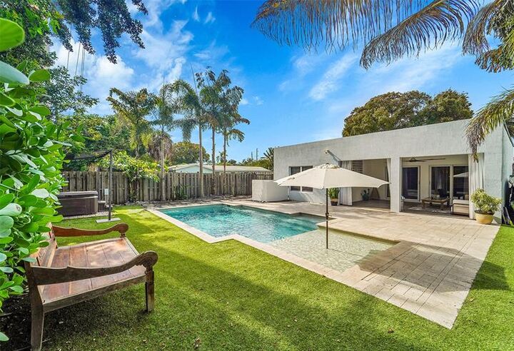 Property Photo:  1224 NE 12th Av  FL 33304 