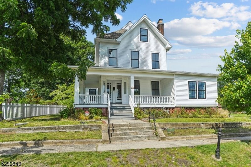 Property Photo:  29 Arlington Rd 1  NJ 07016 