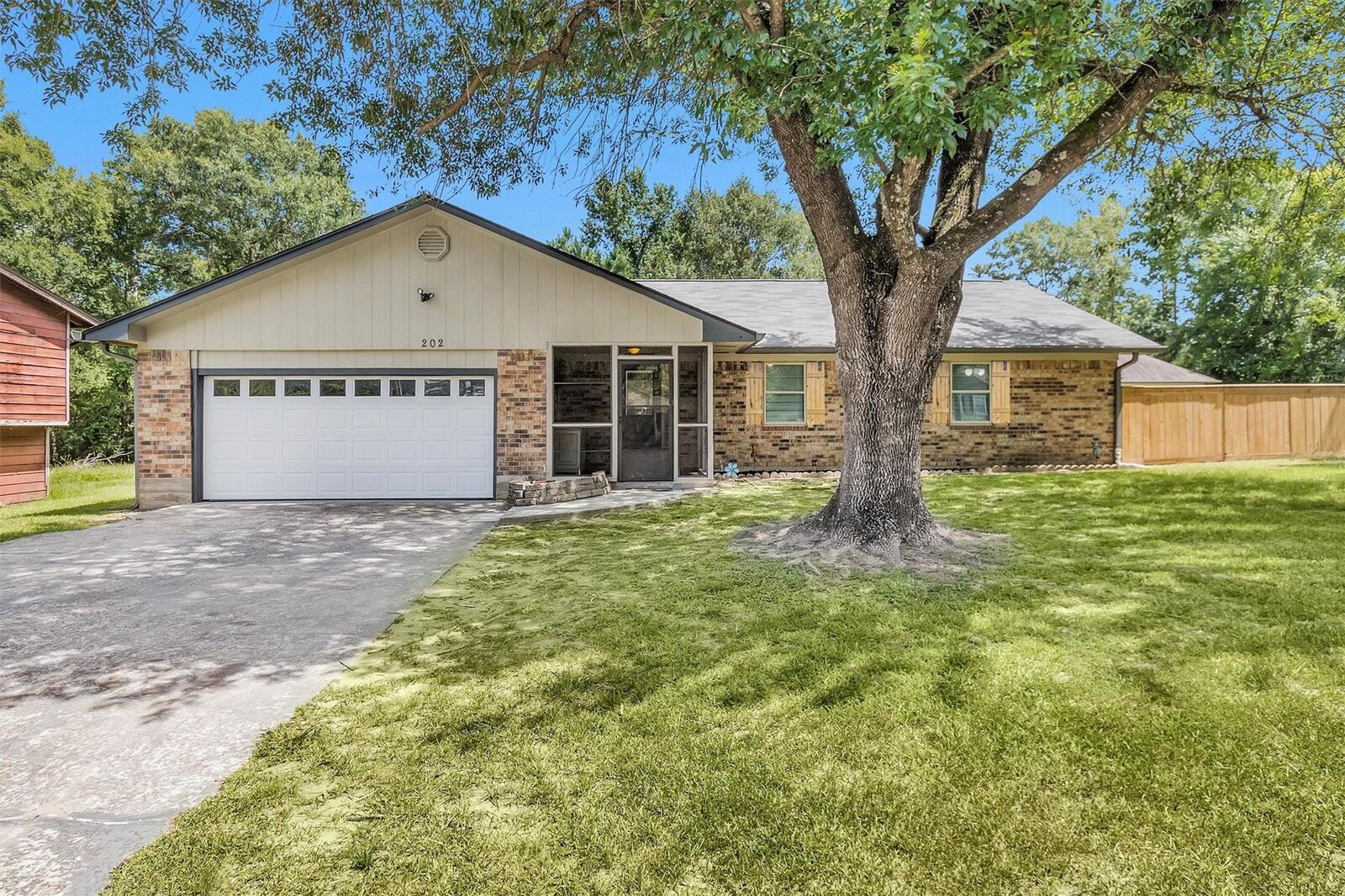 Property Photo:  202 Twin Harbors Drive  TX 77360 