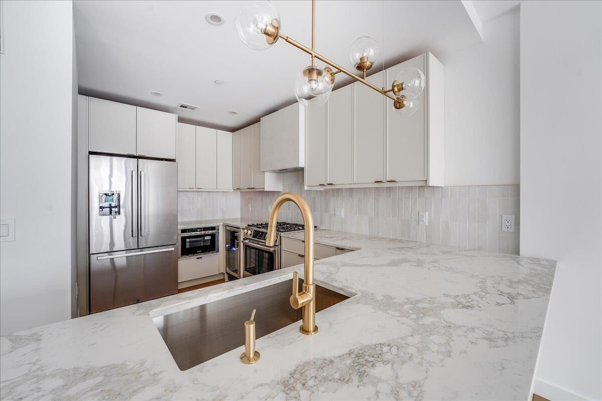 Property Photo:  418 Monroe St 201  NJ 07030 