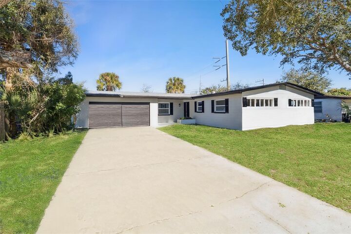 Property Photo:  140 Barbados Drive  FL 32952 